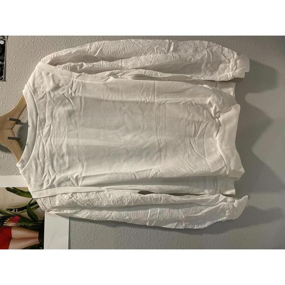 Chic White Puff Sleeve Sweater with Eyelet Detailing - Size S - Picture 5 of 5